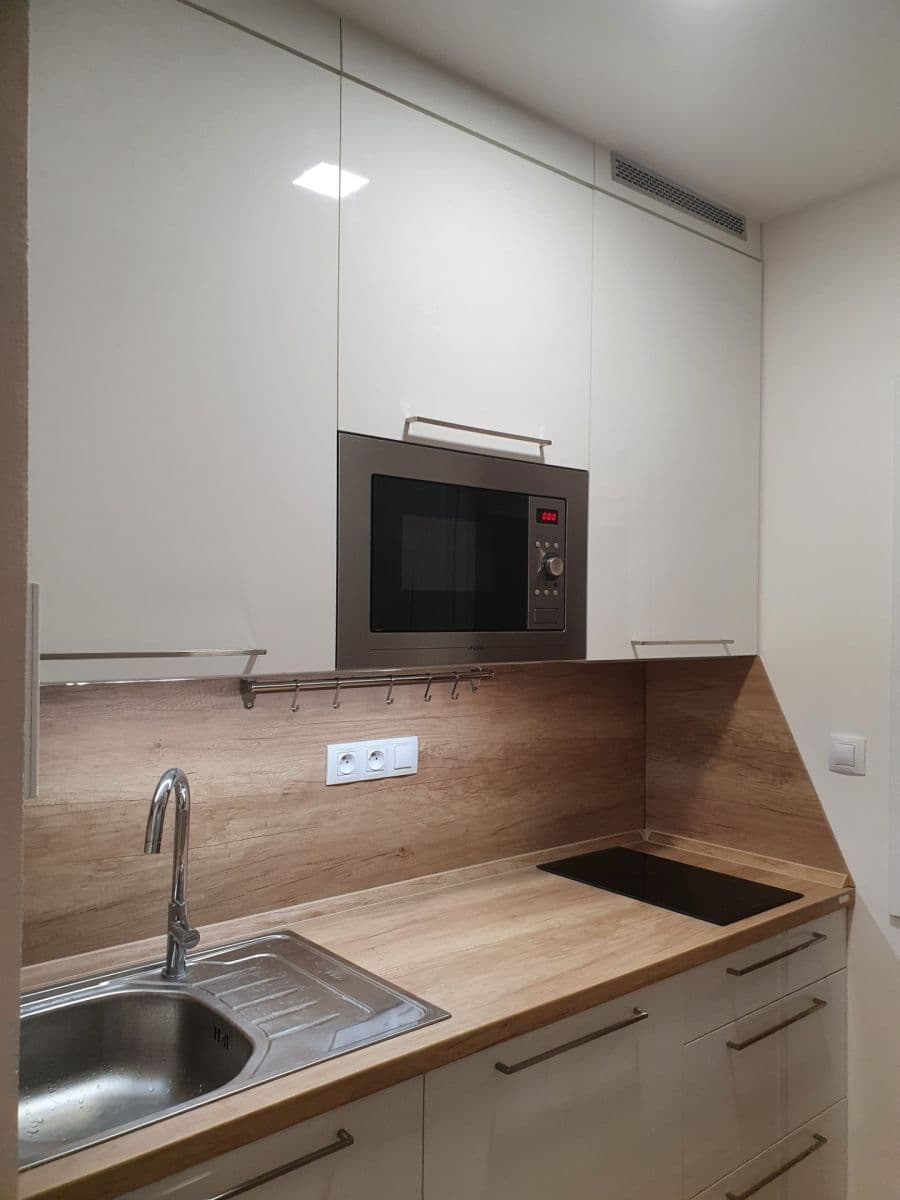 Prenájom bytu 1-izbový 21 m², náměstí Dr. Václava Holého, Praha, Praha Prenájom bytu 1-izbový 21 m², náměstí Dr. Václava Holého, Praha, Praha
