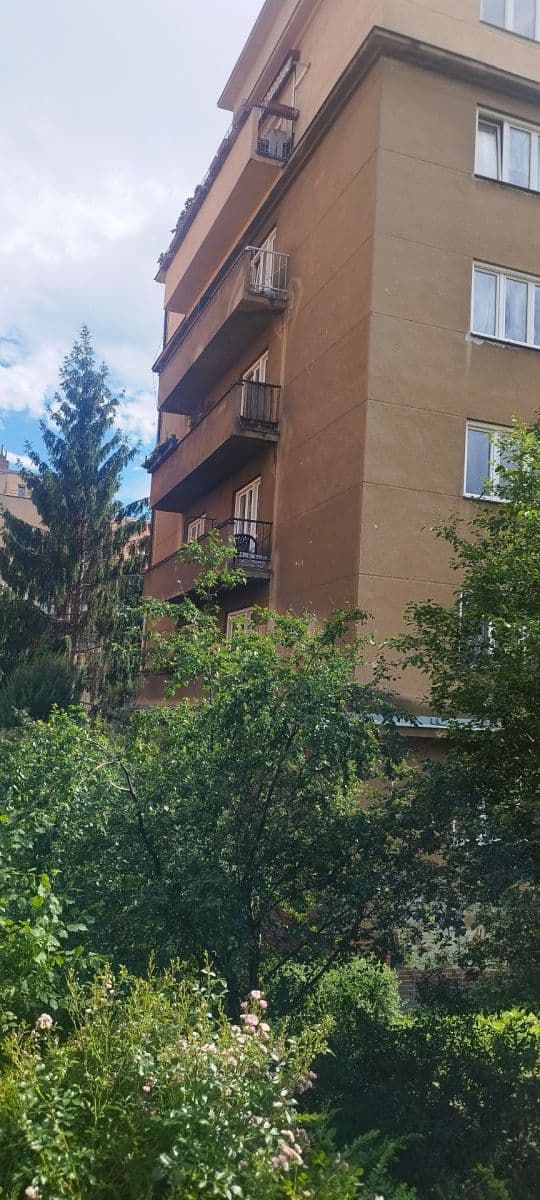 Predaj bytu 2-izbový 64 m², 28. pluku, Praha, Praha Predaj bytu 2-izbový 64 m², 28. pluku, Praha, Praha