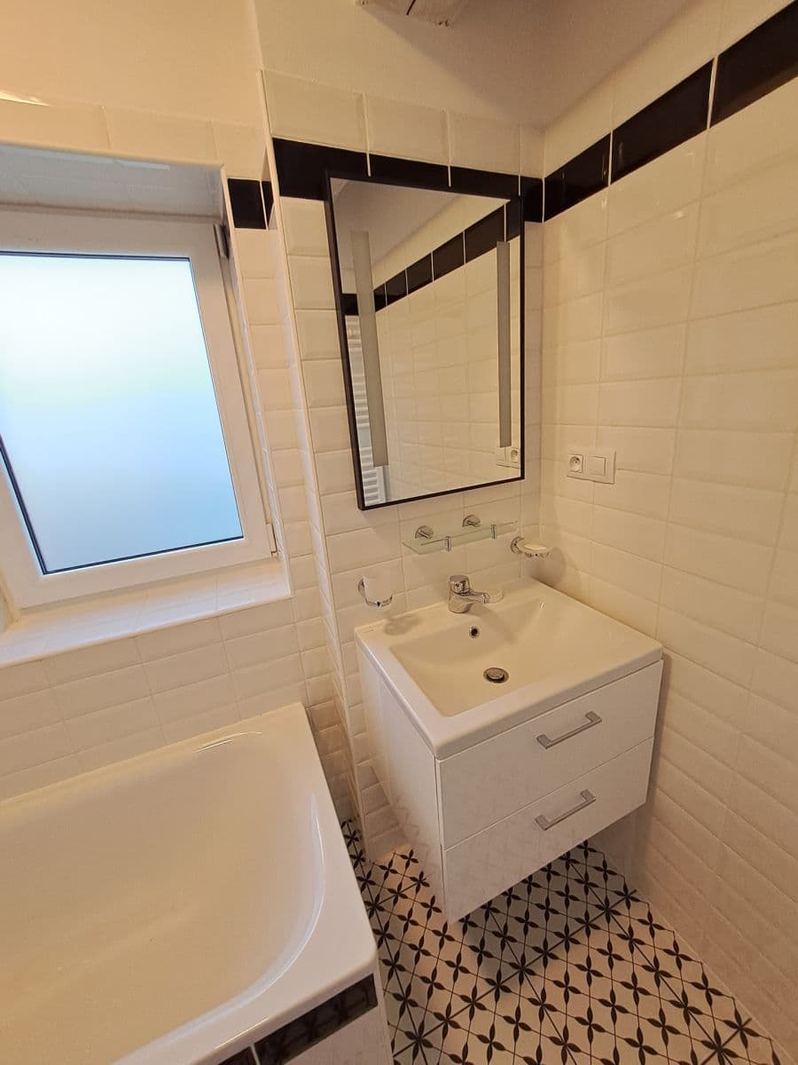 Prenájom bytu 2-izbový 48 m², Za rybníkem, Lišany, Středočeský kraj Prenájom bytu 2-izbový 48 m², Za rybníkem, Lišany, Středočeský kraj