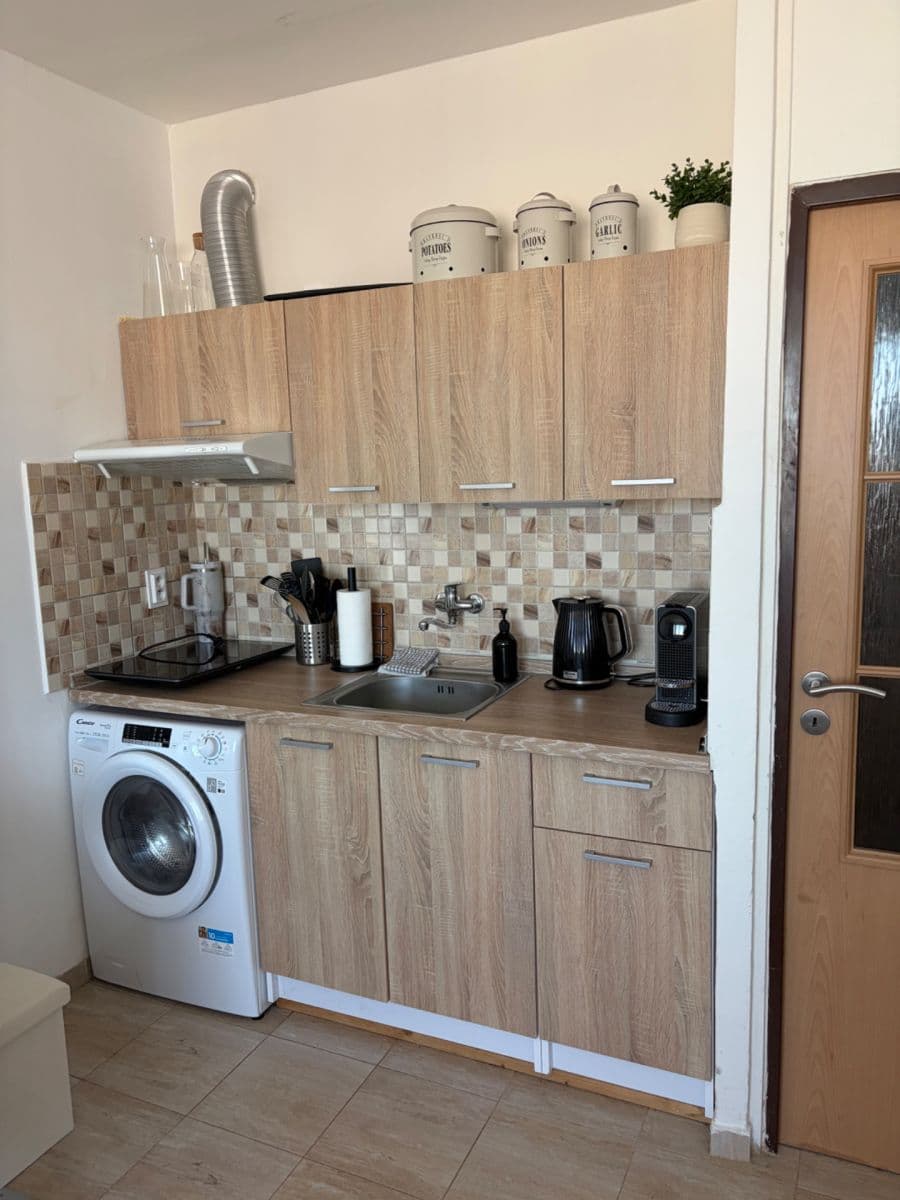 Prenájom bytu 1-izbový 25 m², Jahodová, Praha, Praha Prenájom bytu 1-izbový 25 m², Jahodová, Praha, Praha