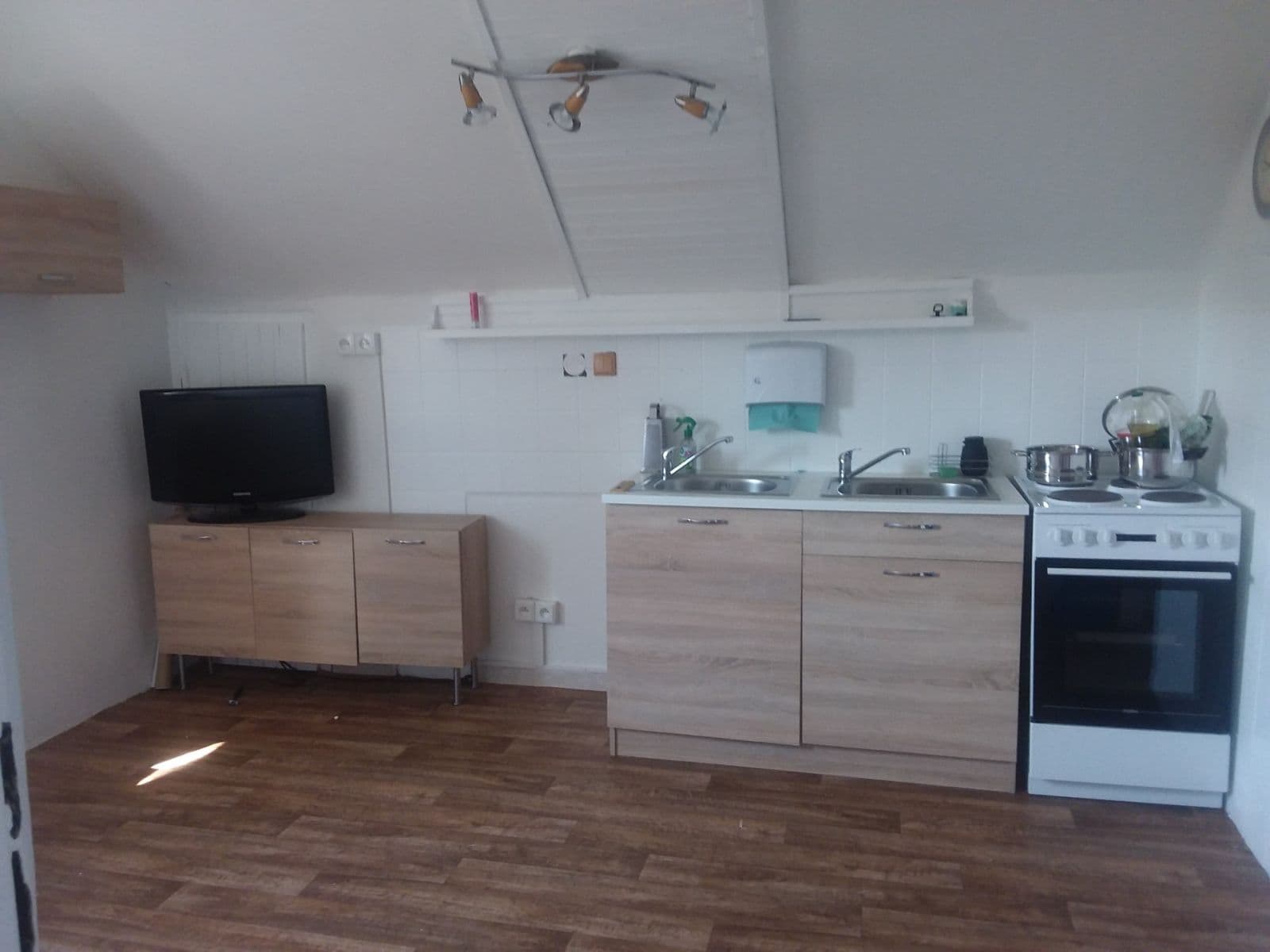 Prenájom bytu 2-izbový 300 m², Jaroměřská, Praha, Praha Prenájom bytu 2-izbový 300 m², Jaroměřská, Praha, Praha