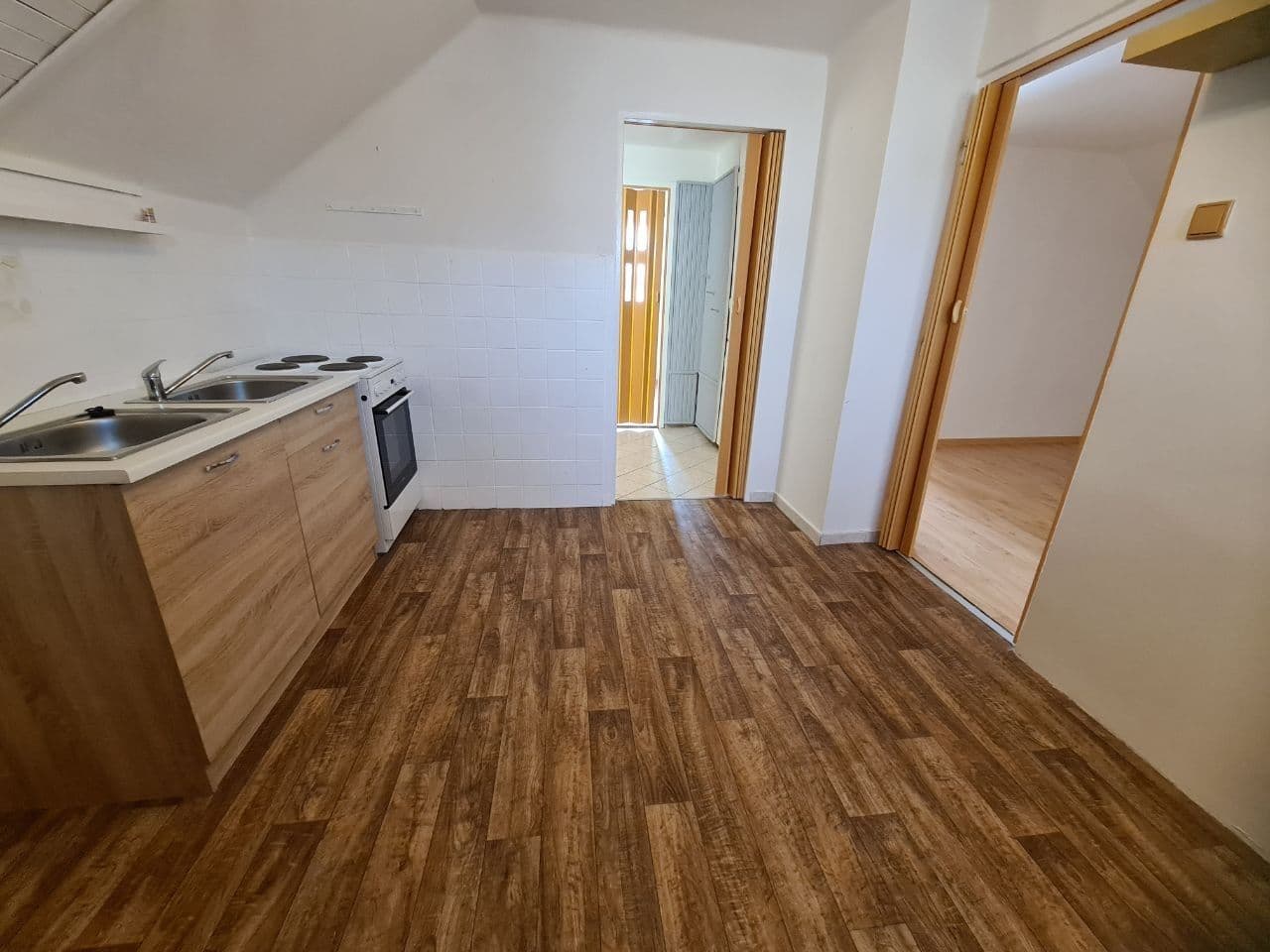 Prenájom bytu 2-izbový 300 m², Jaroměřská, Praha, Praha Prenájom bytu 2-izbový 300 m², Jaroměřská, Praha, Praha