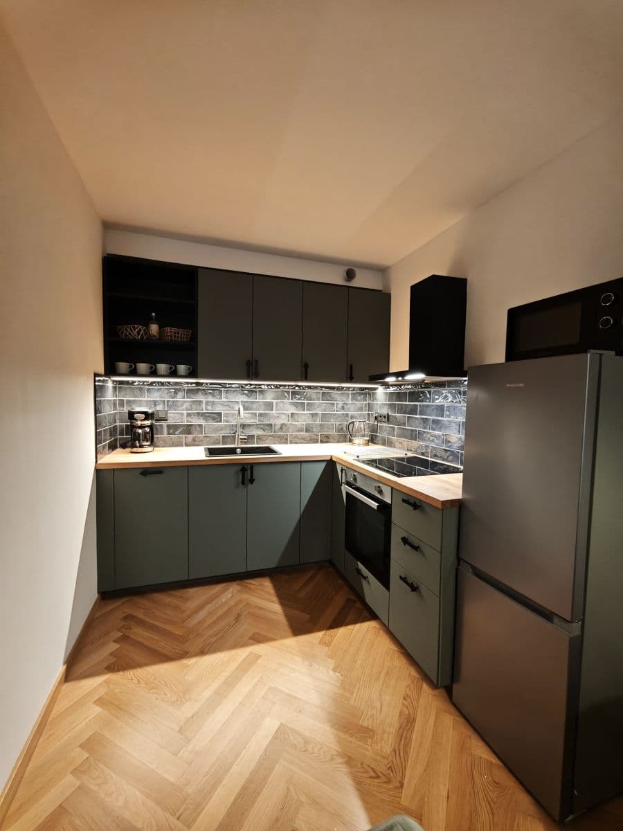 Prenájom bytu 46 m², Pernerova, Praha, Praha Prenájom bytu 46 m², Pernerova, Praha, Praha