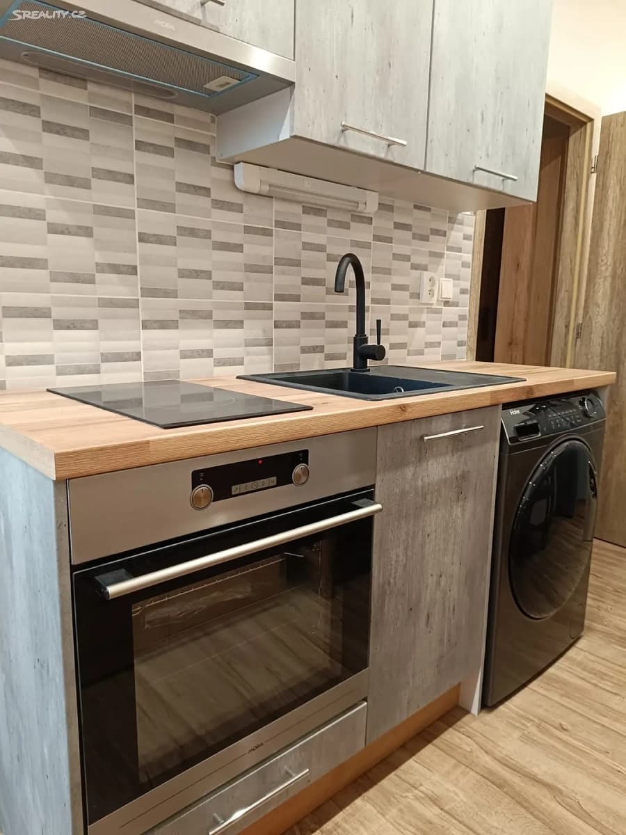 Prenájom bytu 1-izbový 29 m², Na Vršku, Jablonec nad Nisou, Liberecký kraj Prenájom bytu 1-izbový 29 m², Na Vršku, Jablonec nad Nisou, Liberecký kraj