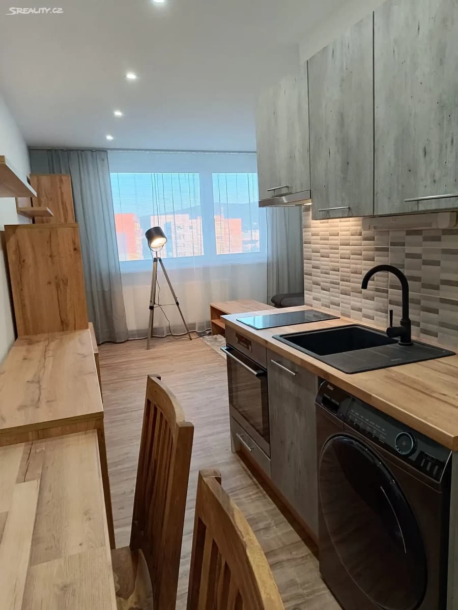 Prenájom bytu 1-izbový 29 m², Na Vršku, Jablonec nad Nisou, Liberecký kraj Prenájom bytu 1-izbový 29 m², Na Vršku, Jablonec nad Nisou, Liberecký kraj