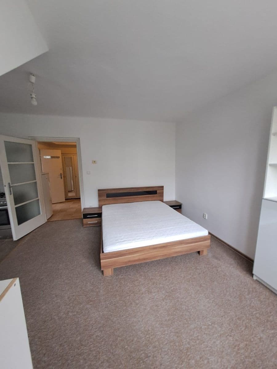 Prenájom bytu 1-izbový 42 m², Kundratka, Praha, Praha Prenájom bytu 1-izbový 42 m², Kundratka, Praha, Praha