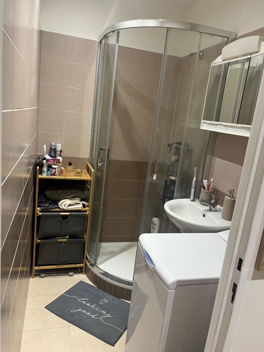 Prenájom bytu 1-izbový 33 m², Košťálkova, Praha, Praha Prenájom bytu 1-izbový 33 m², Košťálkova, Praha, Praha