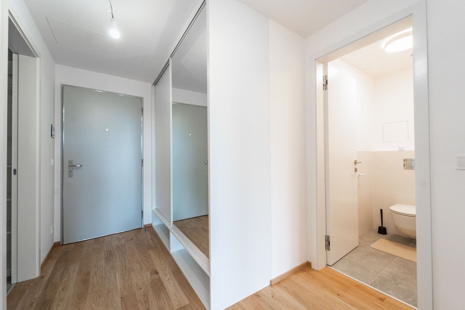Prenájom bytu 2-izbový 59 m², U Komína, Praha, Praha Prenájom bytu 2-izbový 59 m², U Komína, Praha, Praha
