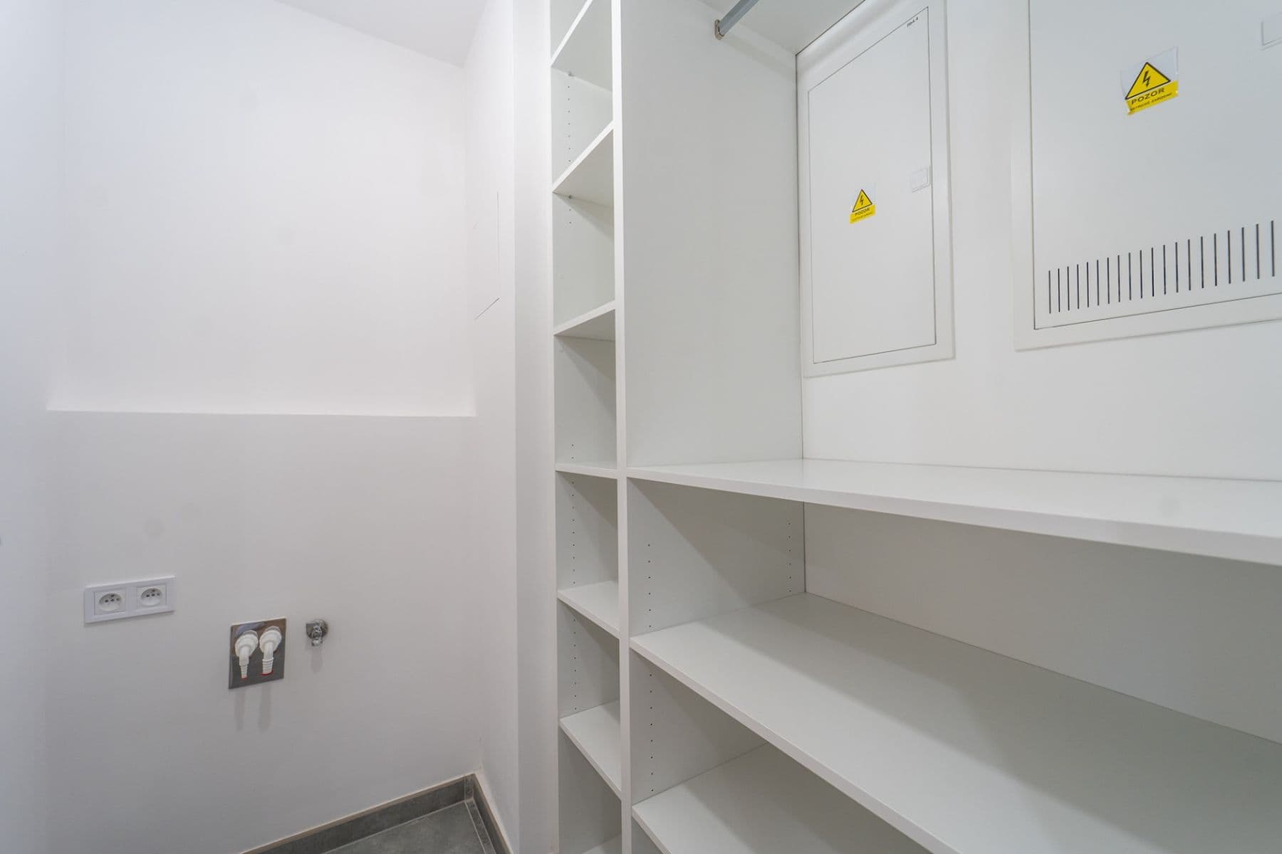 Prenájom bytu 2-izbový 59 m², U Komína, Praha, Praha Prenájom bytu 2-izbový 59 m², U Komína, Praha, Praha