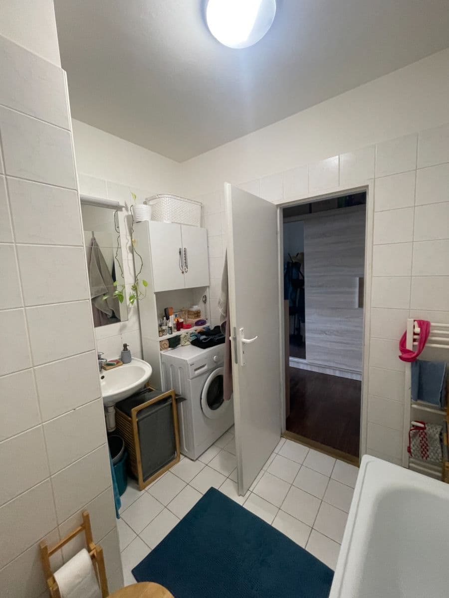 Prenájom bytu 1-izbový 40 m², Podpěrova, Brno, Jihomoravský kraj Prenájom bytu 1-izbový 40 m², Podpěrova, Brno, Jihomoravský kraj