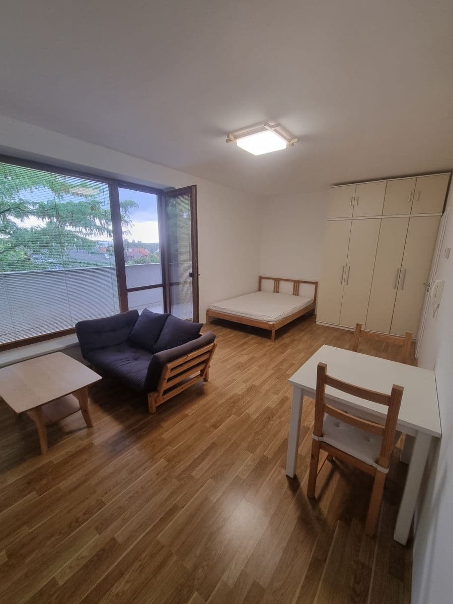 Prenájom bytu 1-izbový 35 m², Habrová, Měšice, Středočeský kraj Prenájom bytu 1-izbový 35 m², Habrová, Měšice, Středočeský kraj