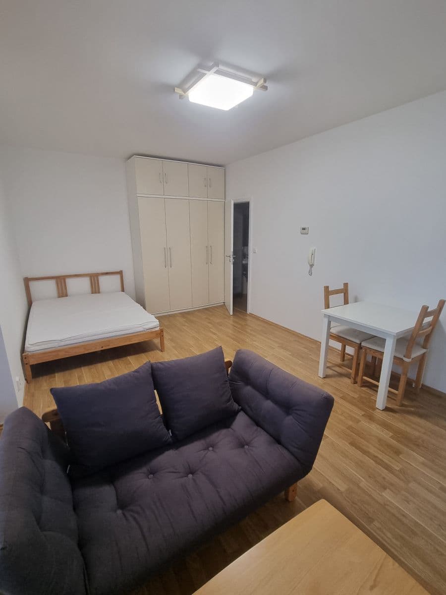 Prenájom bytu 1-izbový 35 m², Habrová, Měšice, Středočeský kraj Prenájom bytu 1-izbový 35 m², Habrová, Měšice, Středočeský kraj