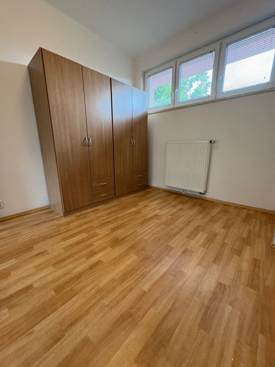 Prenájom bytu 2-izbový 42 m², Humpolecká, Praha, Praha Prenájom bytu 2-izbový 42 m², Humpolecká, Praha, Praha