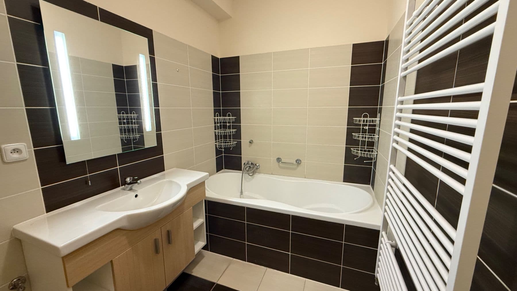 Prenájom bytu 3-izbový 82 m², Formánkova, Tišnov, Jihomoravský kraj Prenájom bytu 3-izbový 82 m², Formánkova, Tišnov, Jihomoravský kraj