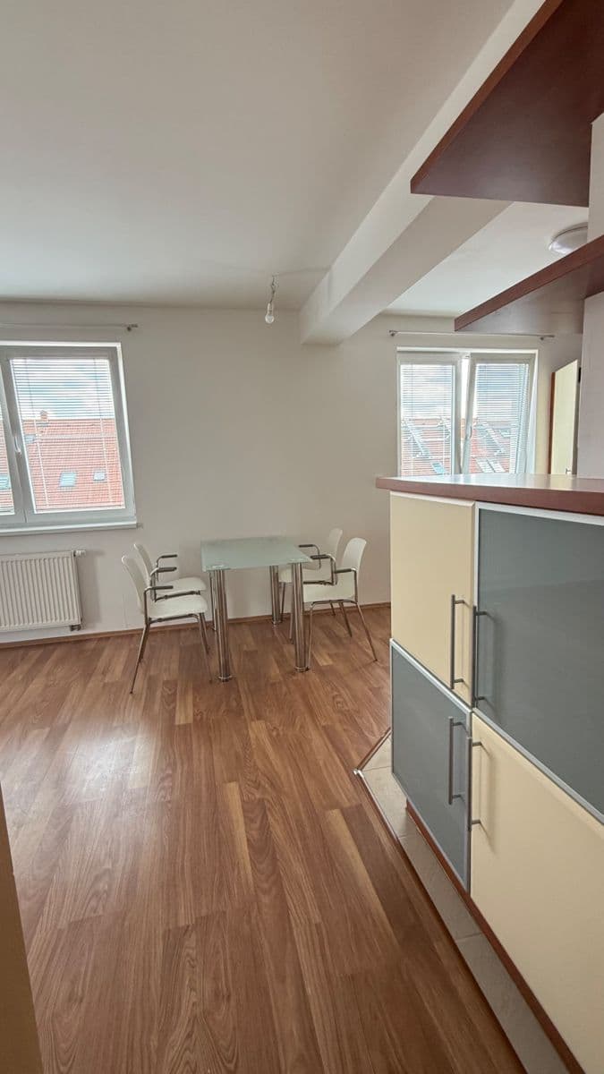 Prenájom bytu 3-izbový 82 m², Formánkova, Tišnov, Jihomoravský kraj Prenájom bytu 3-izbový 82 m², Formánkova, Tišnov, Jihomoravský kraj