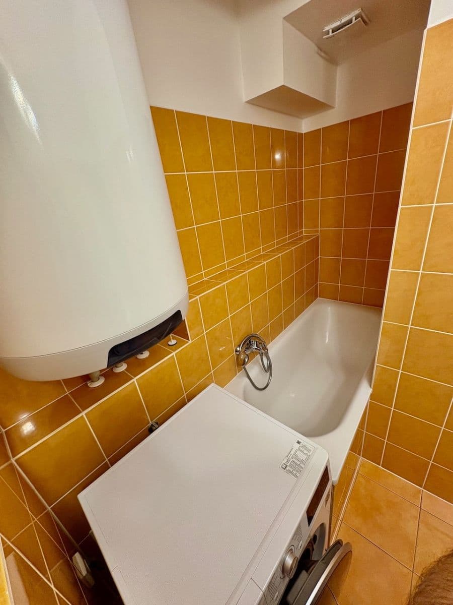 Prenájom bytu 3-izbový 64 m², Ecksteinova, Chýně, Středočeský kraj Prenájom bytu 3-izbový 64 m², Ecksteinova, Chýně, Středočeský kraj