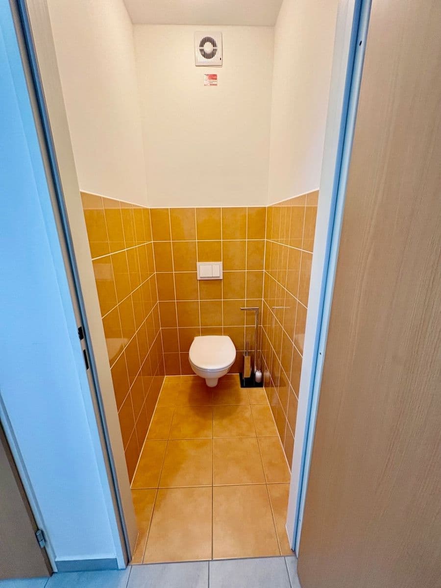 Prenájom bytu 3-izbový 64 m², Ecksteinova, Chýně, Středočeský kraj Prenájom bytu 3-izbový 64 m², Ecksteinova, Chýně, Středočeský kraj