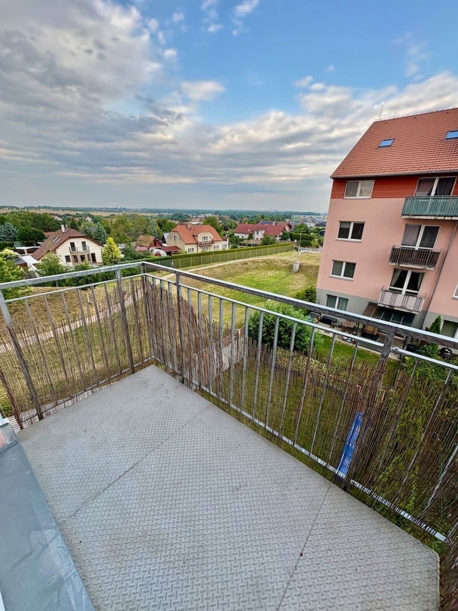 Prenájom bytu 3-izbový 64 m², Ecksteinova, Chýně, Středočeský kraj Prenájom bytu 3-izbový 64 m², Ecksteinova, Chýně, Středočeský kraj