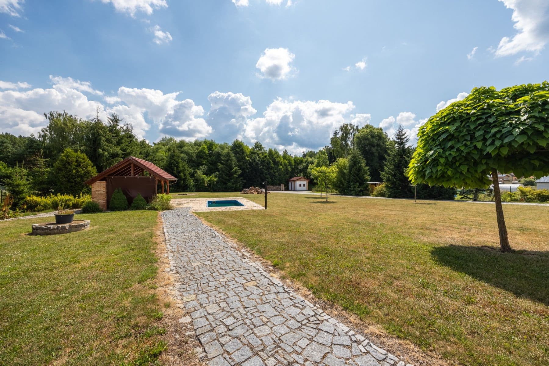 Predaj domu 122 m², pozemek 3.901 m², U brůdku, Lužná, Středočeský kraj Predaj domu 122 m², pozemek 3.901 m², U brůdku, Lužná, Středočeský kraj