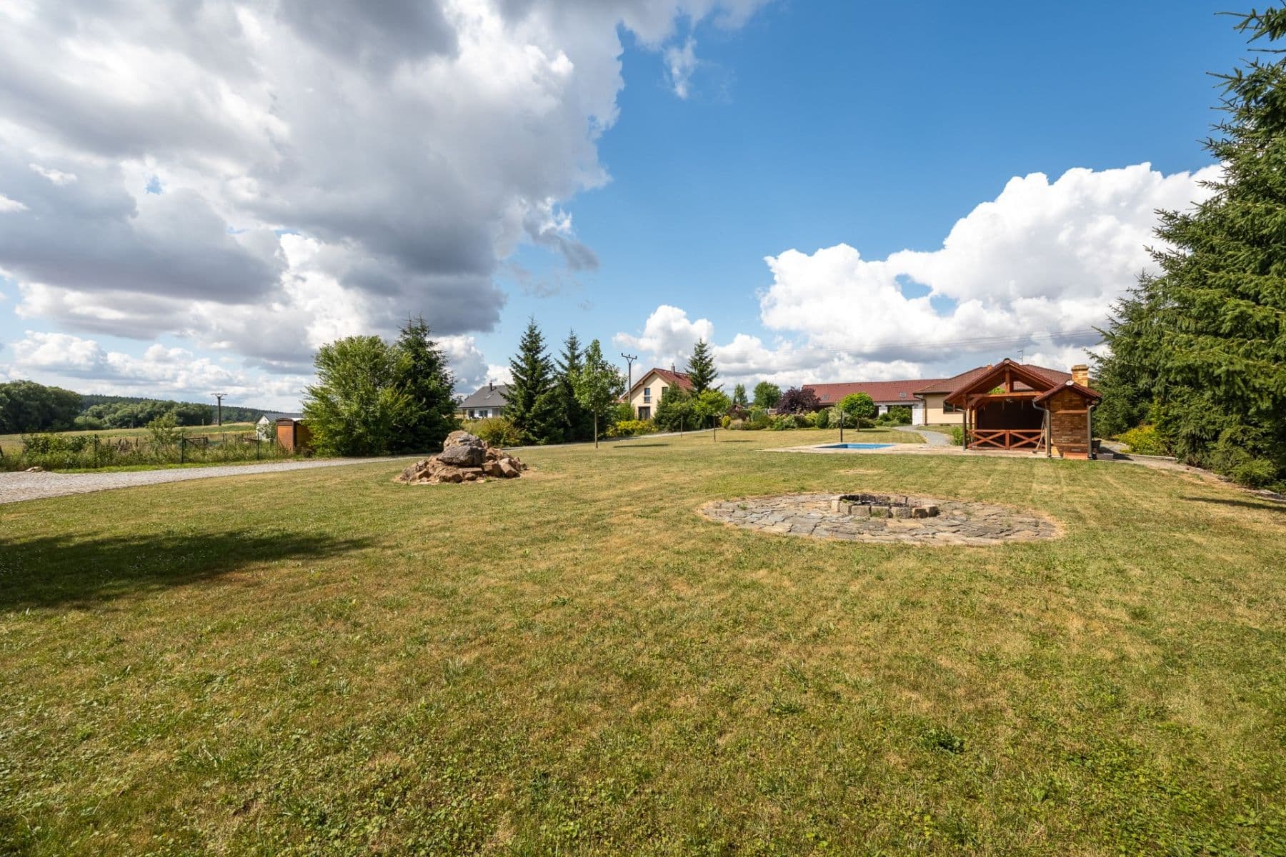 Predaj domu 122 m², pozemek 3.901 m², U brůdku, Lužná, Středočeský kraj Predaj domu 122 m², pozemek 3.901 m², U brůdku, Lužná, Středočeský kraj