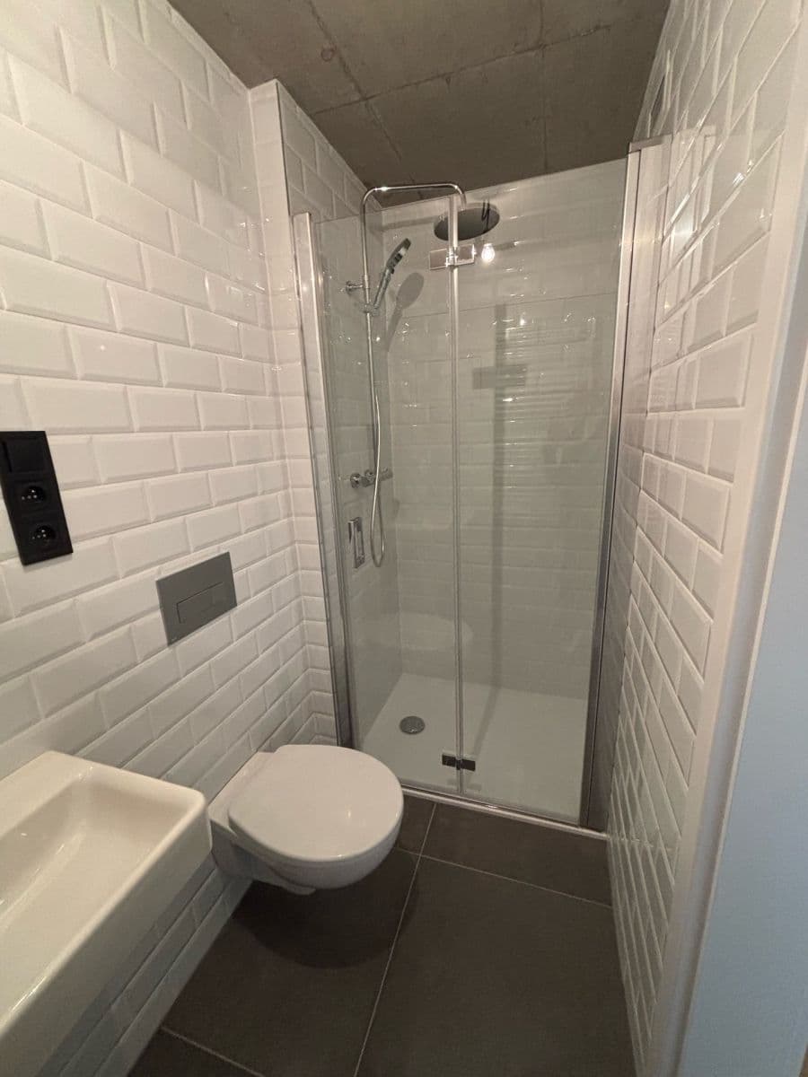 Prenájom bytu 3-izbový 66 m², Kolbenova, Praha, Praha Prenájom bytu 3-izbový 66 m², Kolbenova, Praha, Praha