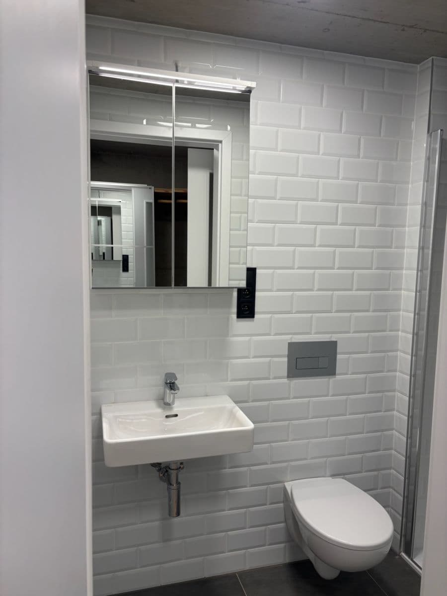 Prenájom bytu 3-izbový 66 m², Kolbenova, Praha, Praha Prenájom bytu 3-izbový 66 m², Kolbenova, Praha, Praha