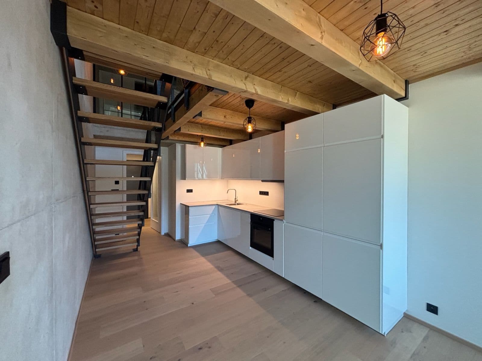 Prenájom bytu 3-izbový 66 m², Kolbenova, Praha, Praha Prenájom bytu 3-izbový 66 m², Kolbenova, Praha, Praha