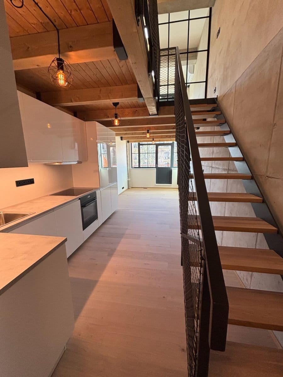 Prenájom bytu 3-izbový 66 m², Kolbenova, Praha, Praha Prenájom bytu 3-izbový 66 m², Kolbenova, Praha, Praha