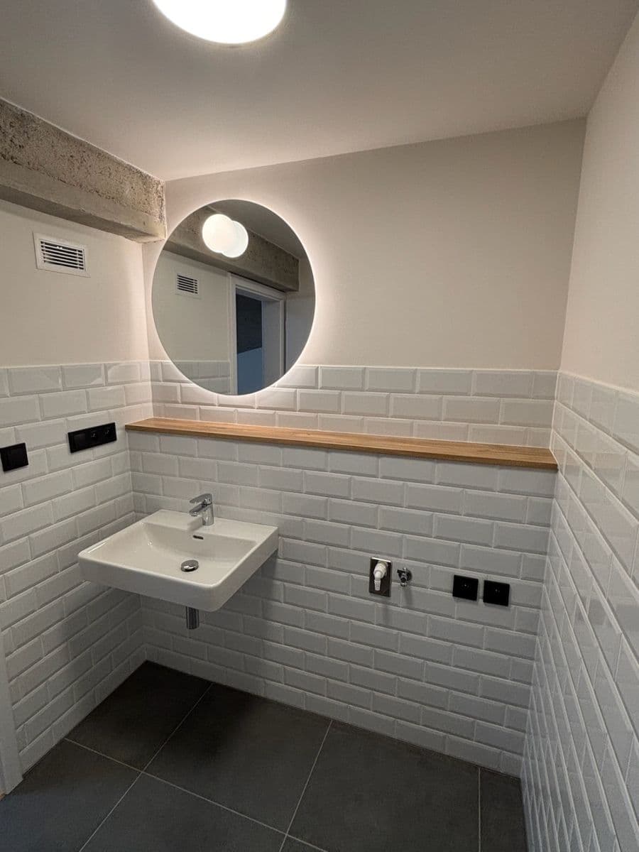 Prenájom bytu 3-izbový 66 m², Kolbenova, Praha, Praha Prenájom bytu 3-izbový 66 m², Kolbenova, Praha, Praha