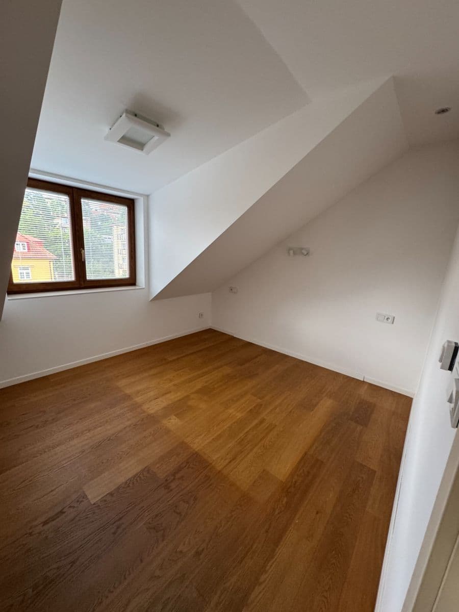 Prenájom bytu 3-izbový 114 m², Fráni Šrámka, Praha, Praha Prenájom bytu 3-izbový 114 m², Fráni Šrámka, Praha, Praha