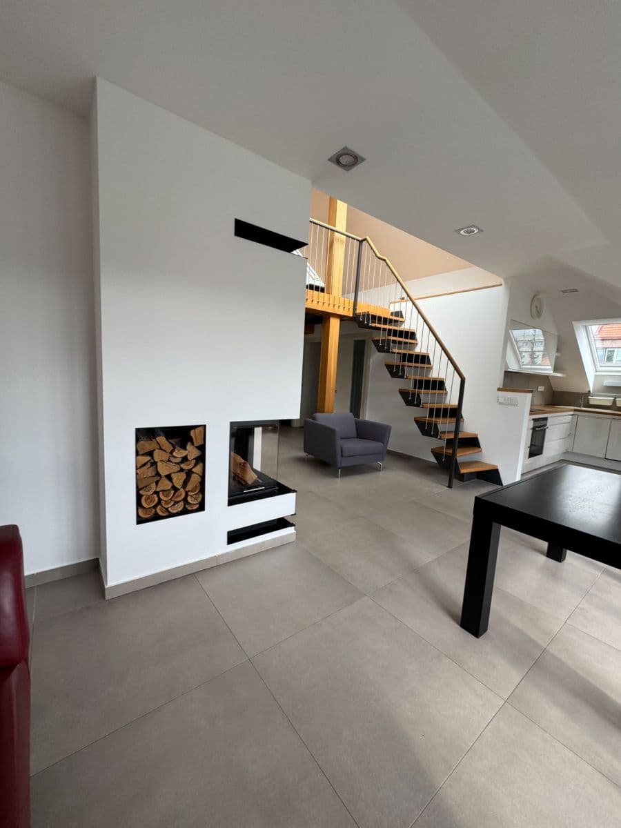 Prenájom bytu 3-izbový 114 m², Fráni Šrámka, Praha, Praha Prenájom bytu 3-izbový 114 m², Fráni Šrámka, Praha, Praha