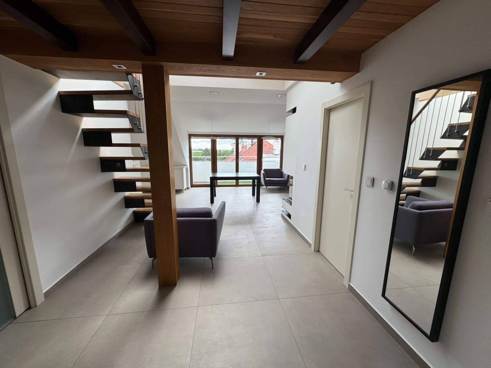 Prenájom bytu 3-izbový 114 m², Fráni Šrámka, Praha, Praha Prenájom bytu 3-izbový 114 m², Fráni Šrámka, Praha, Praha