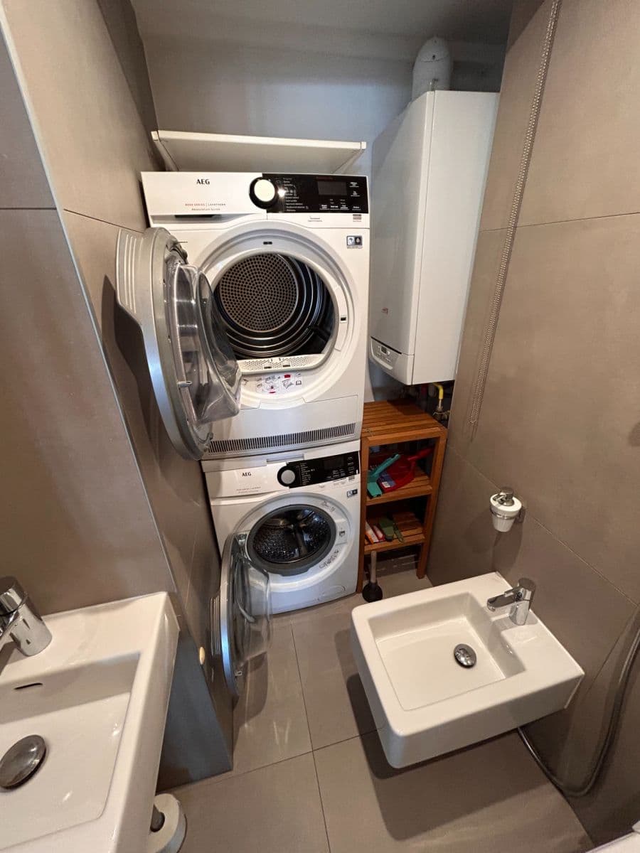Prenájom bytu 3-izbový 114 m², Fráni Šrámka, Praha, Praha Prenájom bytu 3-izbový 114 m², Fráni Šrámka, Praha, Praha