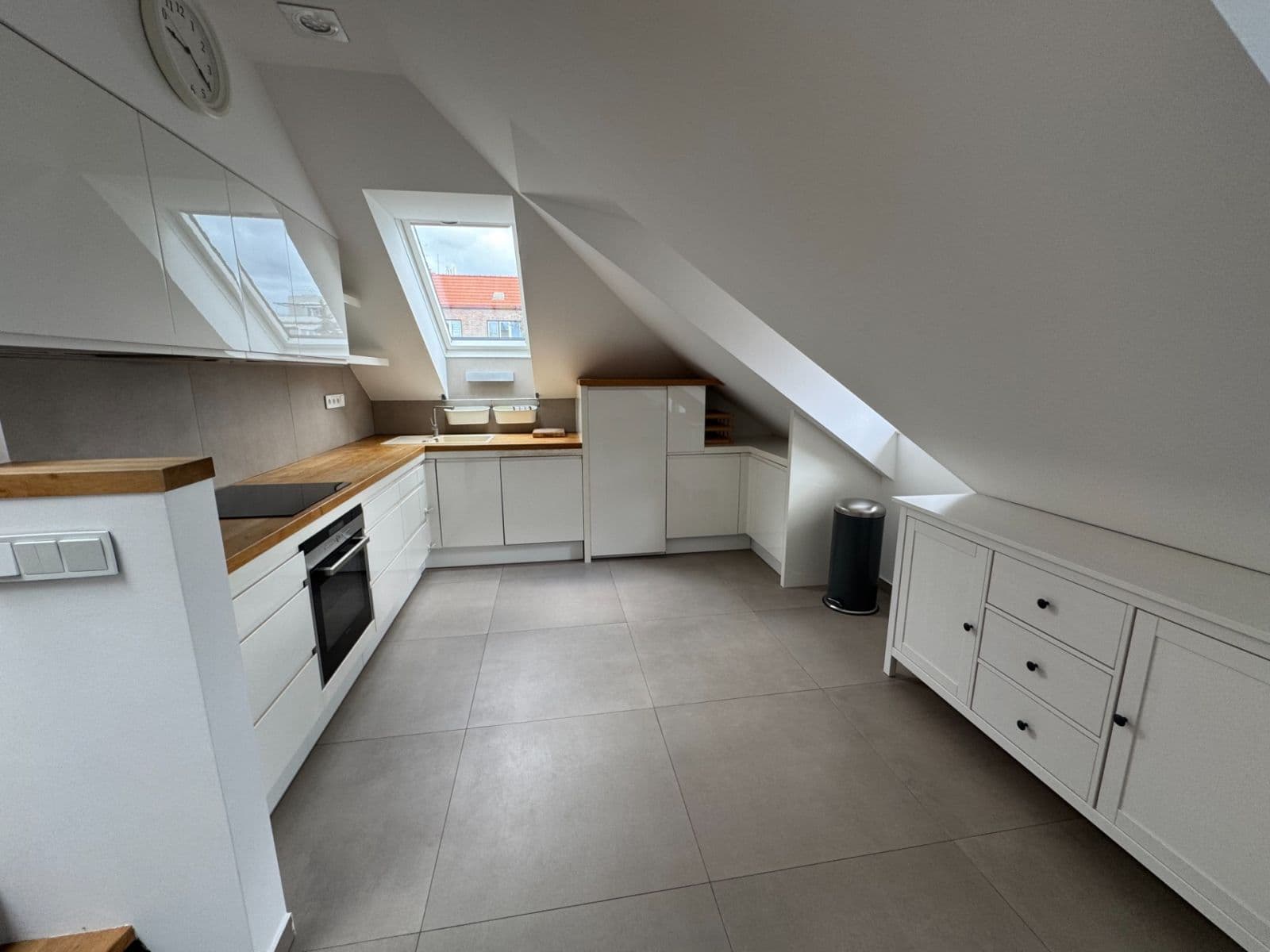 Prenájom bytu 3-izbový 114 m², Fráni Šrámka, Praha, Praha Prenájom bytu 3-izbový 114 m², Fráni Šrámka, Praha, Praha