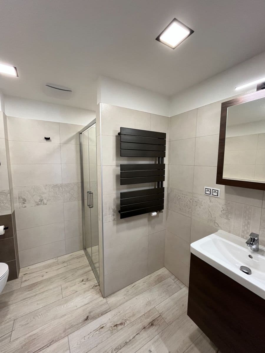 Prenájom bytu 3-izbový 68 m², Březinky, Nové Město nad Metují, Královéhradecký kraj Prenájom bytu 3-izbový 68 m², Březinky, Nové Město nad Metují, Královéhradecký kraj