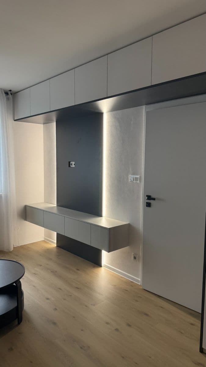 Prenájom bytu 1-izbový 33 m², K Hájku, Nová Paka, Královéhradecký kraj Prenájom bytu 1-izbový 33 m², K Hájku, Nová Paka, Královéhradecký kraj