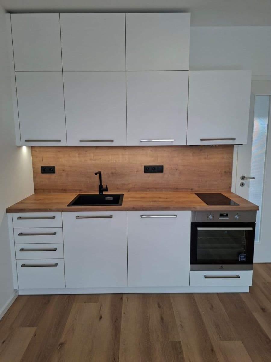 Prenájom bytu 1-izbový 39 m², Milánská, Praha, Praha Prenájom bytu 1-izbový 39 m², Milánská, Praha, Praha