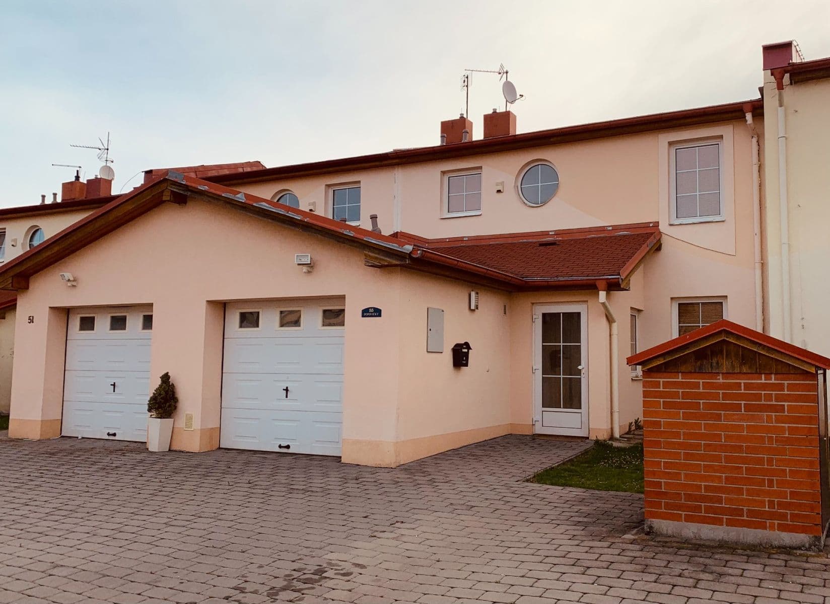 Predaj domu 100 m², pozemek 310 m², Na Skalce, Popovičky, Středočeský kraj Predaj domu 100 m², pozemek 310 m², Na Skalce, Popovičky, Středočeský kraj