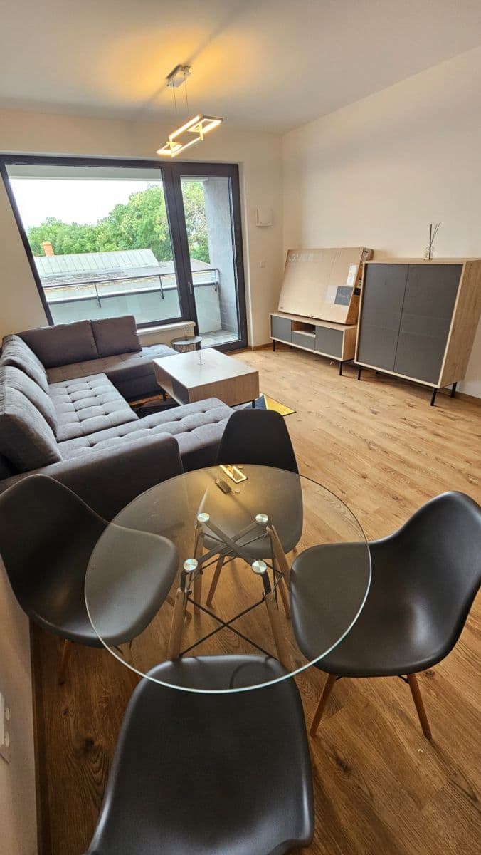 Prenájom bytu 2-izbový 57 m², Ružinov, Bratislavský kraj Prenájom bytu 2-izbový 57 m², Ružinov, Bratislavský kraj