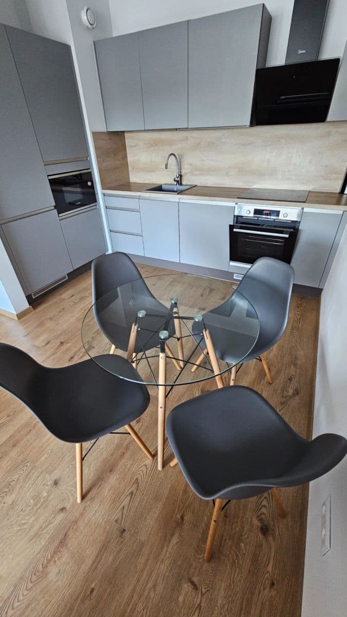 Prenájom bytu 2-izbový 57 m², Ružinov, Bratislavský kraj Prenájom bytu 2-izbový 57 m², Ružinov, Bratislavský kraj