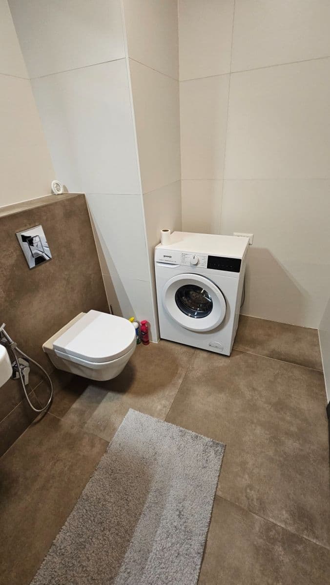Prenájom bytu 2-izbový 57 m², Ružinov, Bratislavský kraj Prenájom bytu 2-izbový 57 m², Ružinov, Bratislavský kraj