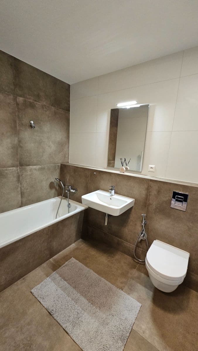 Prenájom bytu 2-izbový 57 m², Ružinov, Bratislavský kraj Prenájom bytu 2-izbový 57 m², Ružinov, Bratislavský kraj