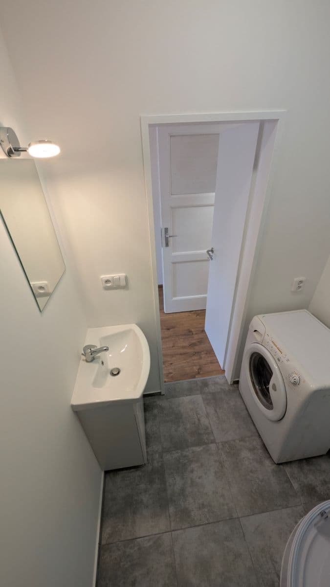 Prenájom bytu 1-izbový 25 m², Slezská, Praha, Praha Prenájom bytu 1-izbový 25 m², Slezská, Praha, Praha