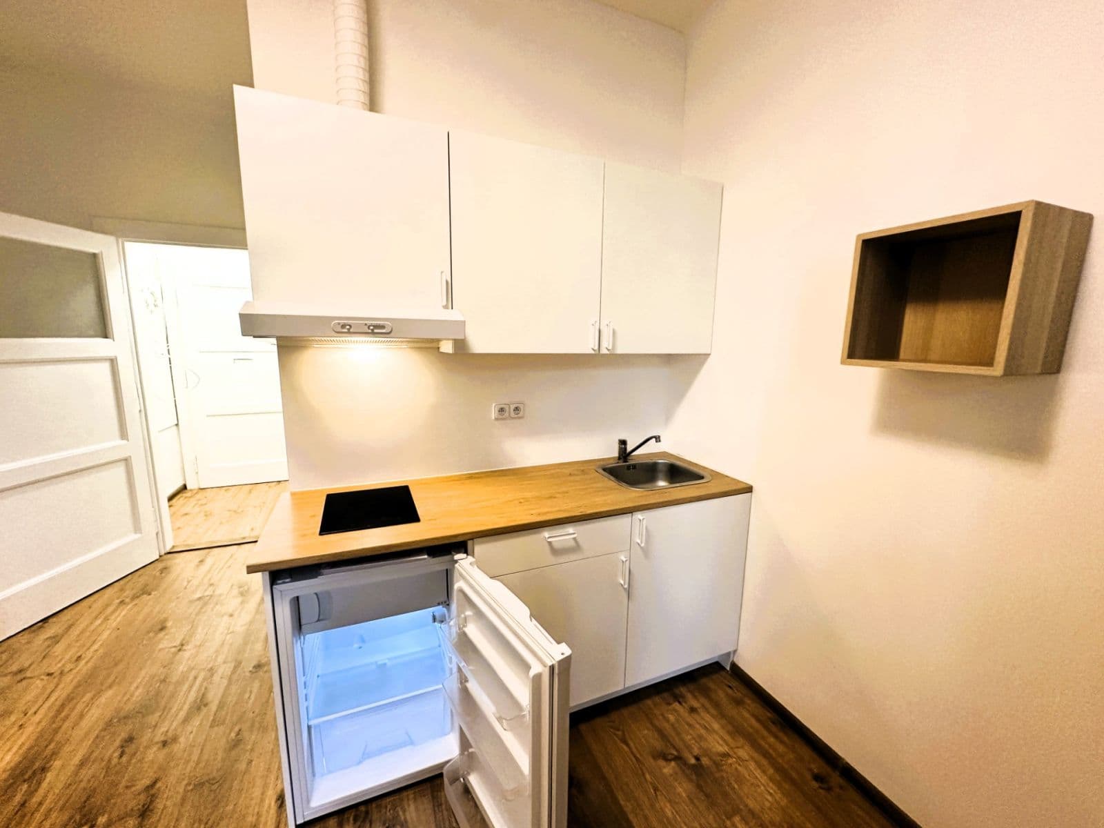 Prenájom bytu 1-izbový 25 m², Slezská, Praha, Praha Prenájom bytu 1-izbový 25 m², Slezská, Praha, Praha
