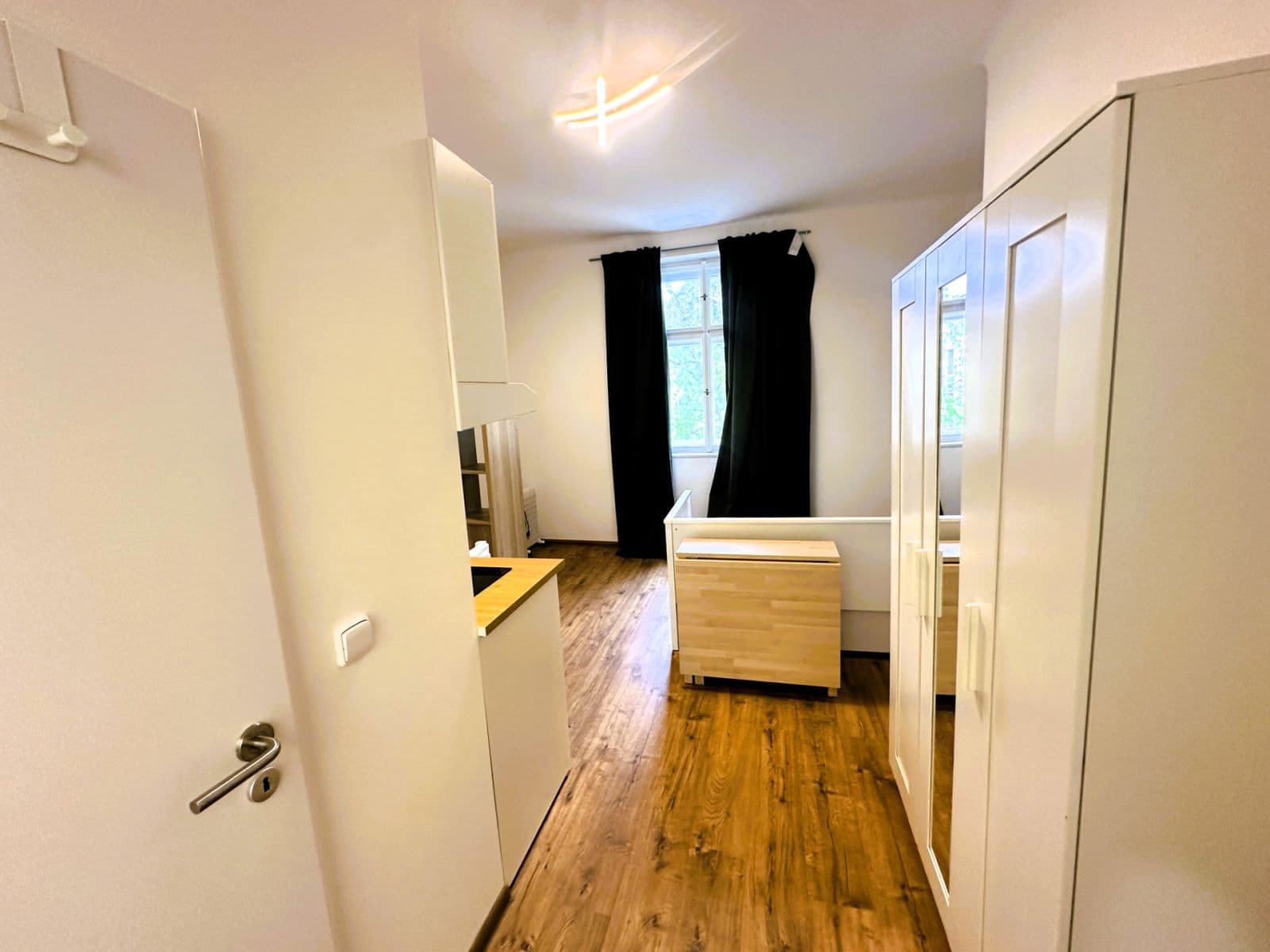 Prenájom bytu 1-izbový 25 m², Slezská, Praha, Praha Prenájom bytu 1-izbový 25 m², Slezská, Praha, Praha