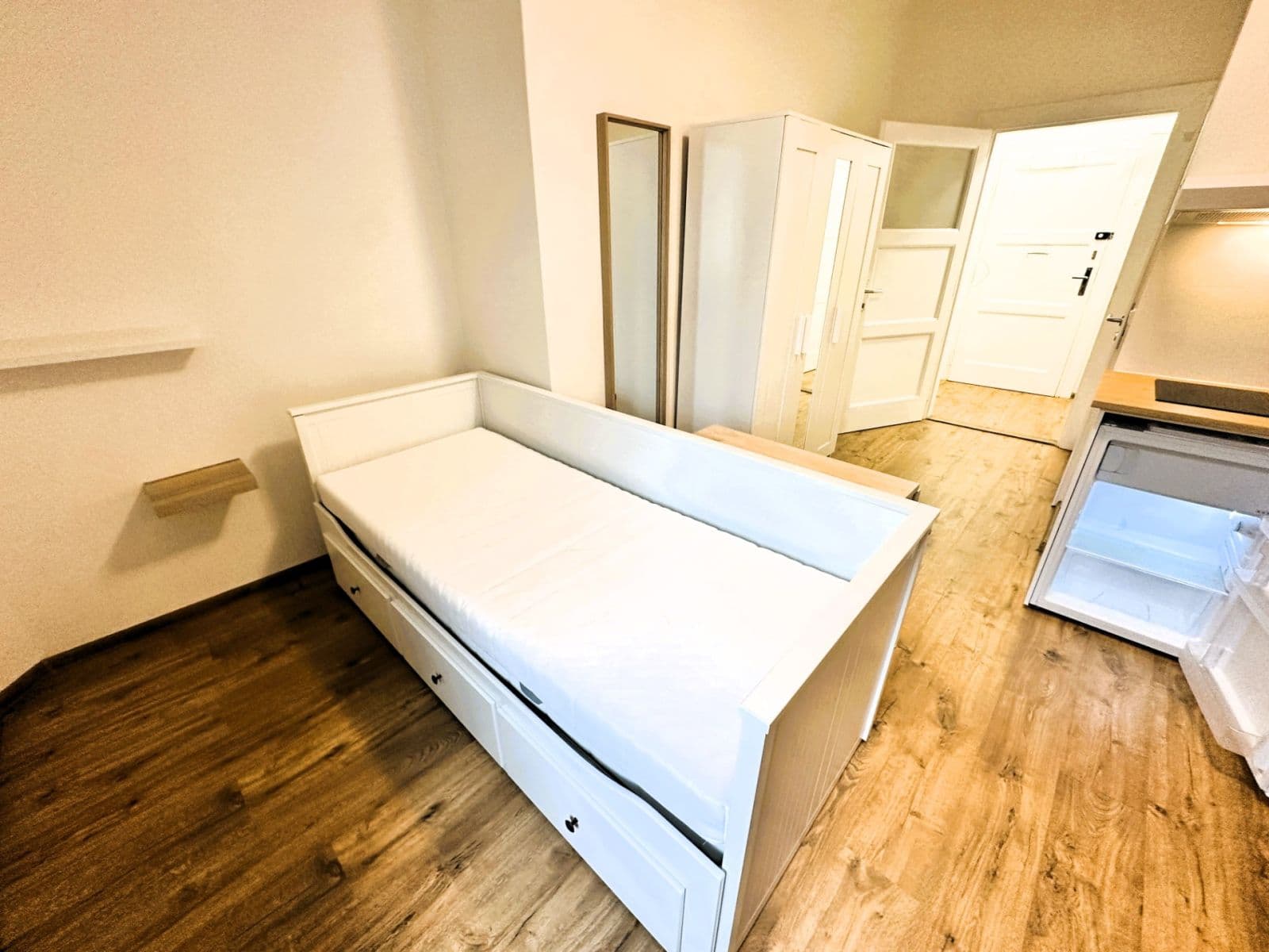 Prenájom bytu 1-izbový 25 m², Slezská, Praha, Praha Prenájom bytu 1-izbový 25 m², Slezská, Praha, Praha