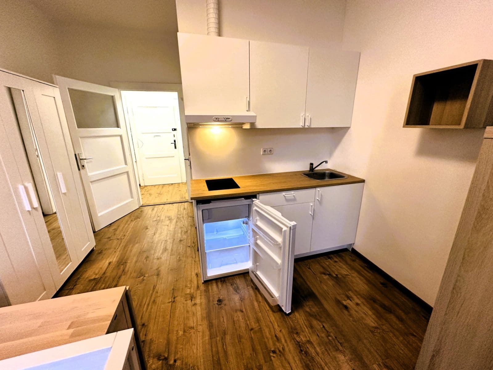 Prenájom bytu 1-izbový 25 m², Slezská, Praha, Praha Prenájom bytu 1-izbový 25 m², Slezská, Praha, Praha
