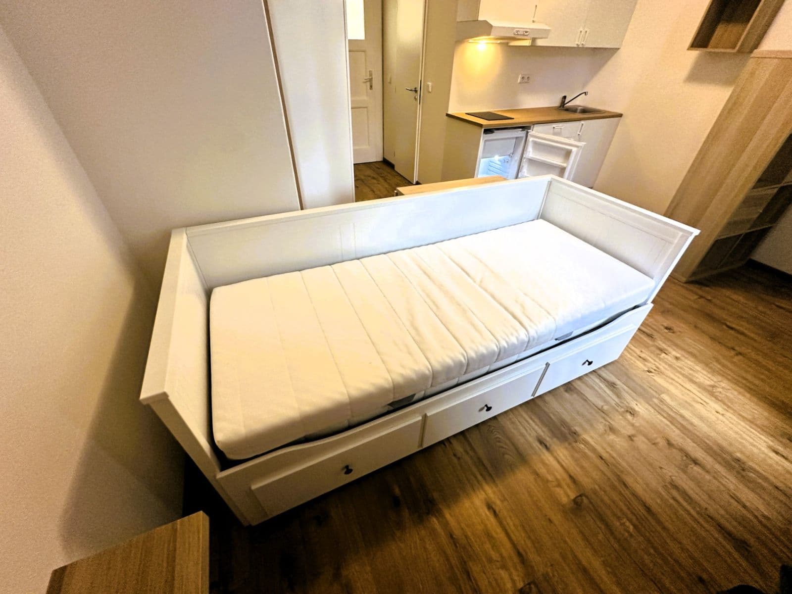 Prenájom bytu 1-izbový 25 m², Slezská, Praha, Praha Prenájom bytu 1-izbový 25 m², Slezská, Praha, Praha