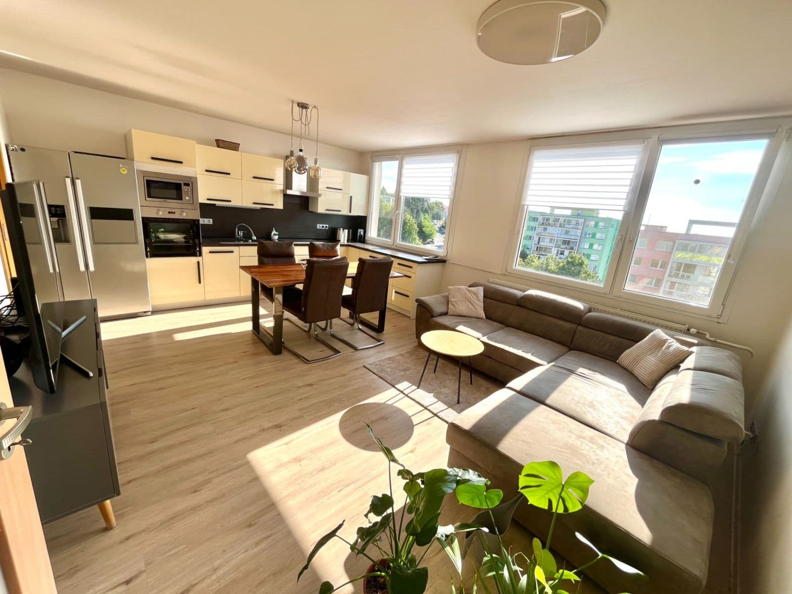 Prenájom bytu 4-izbový 81 m², Písečná, Praha, Praha Prenájom bytu 4-izbový 81 m², Písečná, Praha, Praha