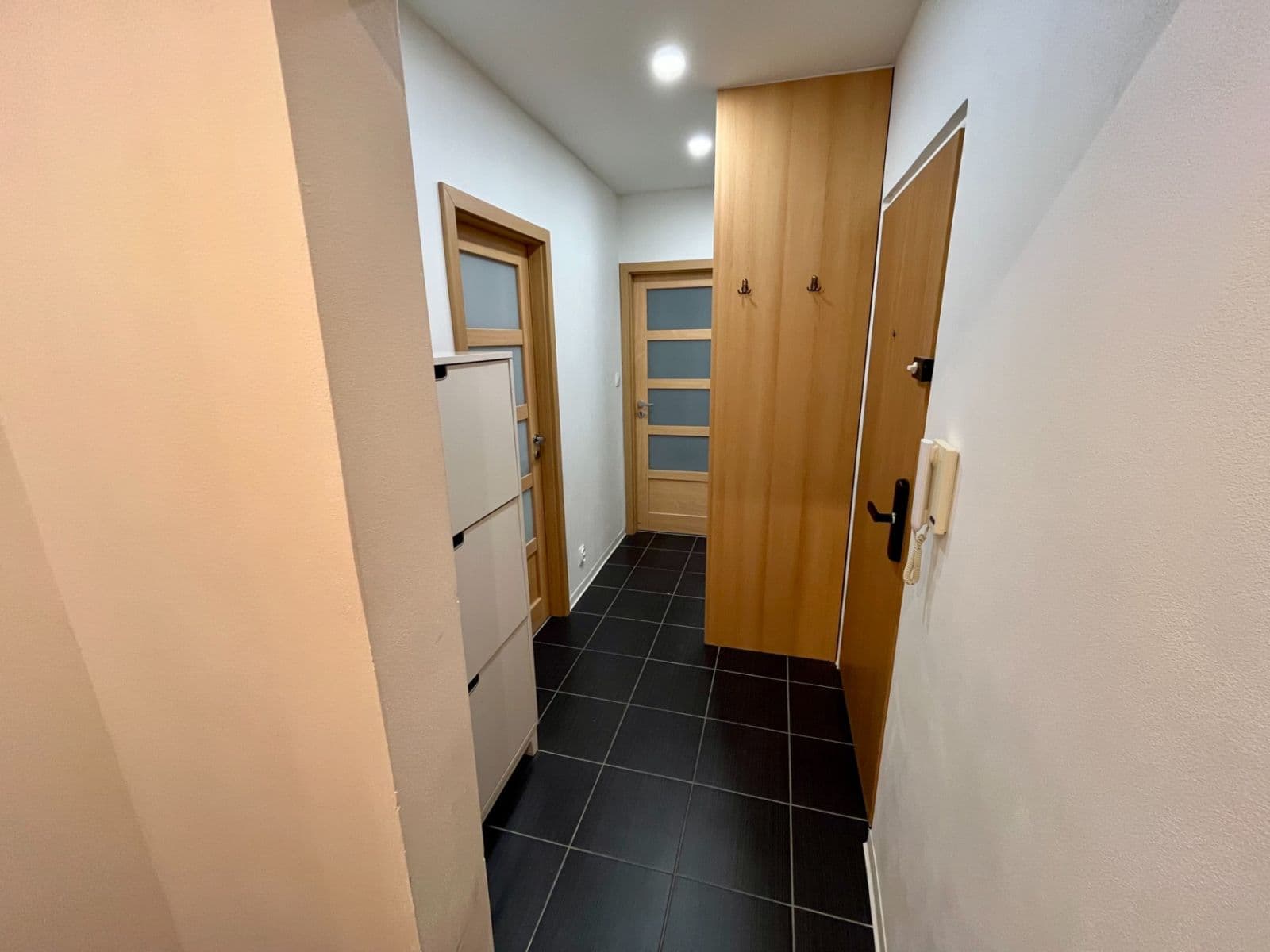 Prenájom bytu 4-izbový 81 m², Písečná, Praha, Praha Prenájom bytu 4-izbový 81 m², Písečná, Praha, Praha